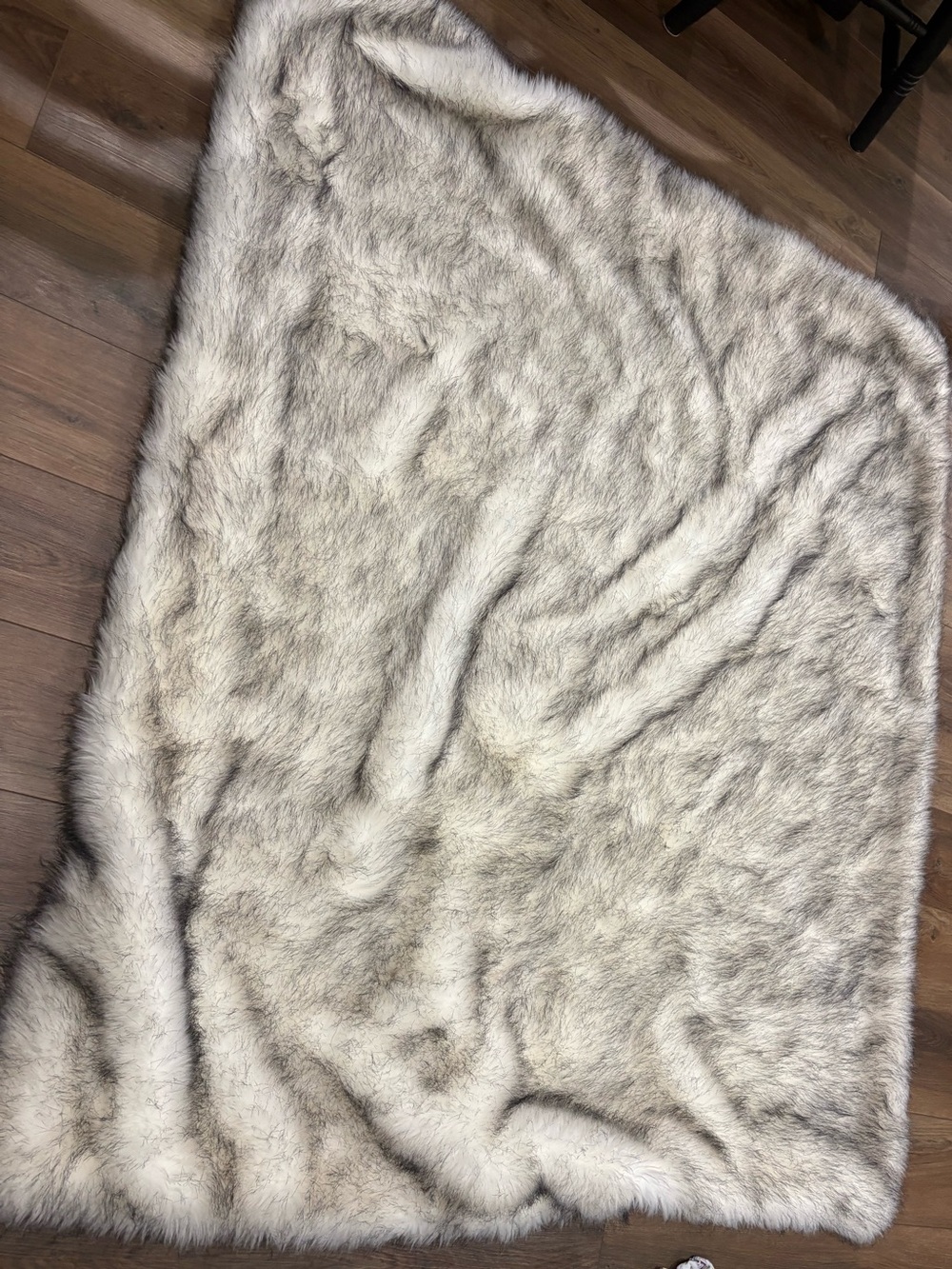 SpiritHoods Soft Faux Fur Throw Blanket in Cream and Light Gray
